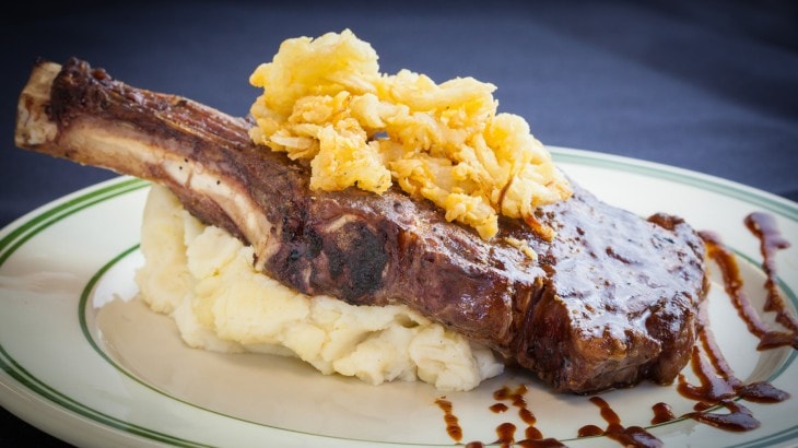 Grilled lamb chop with mashed potatoes and crispy onions