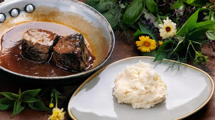 Braised beef stew with mashed potatoes